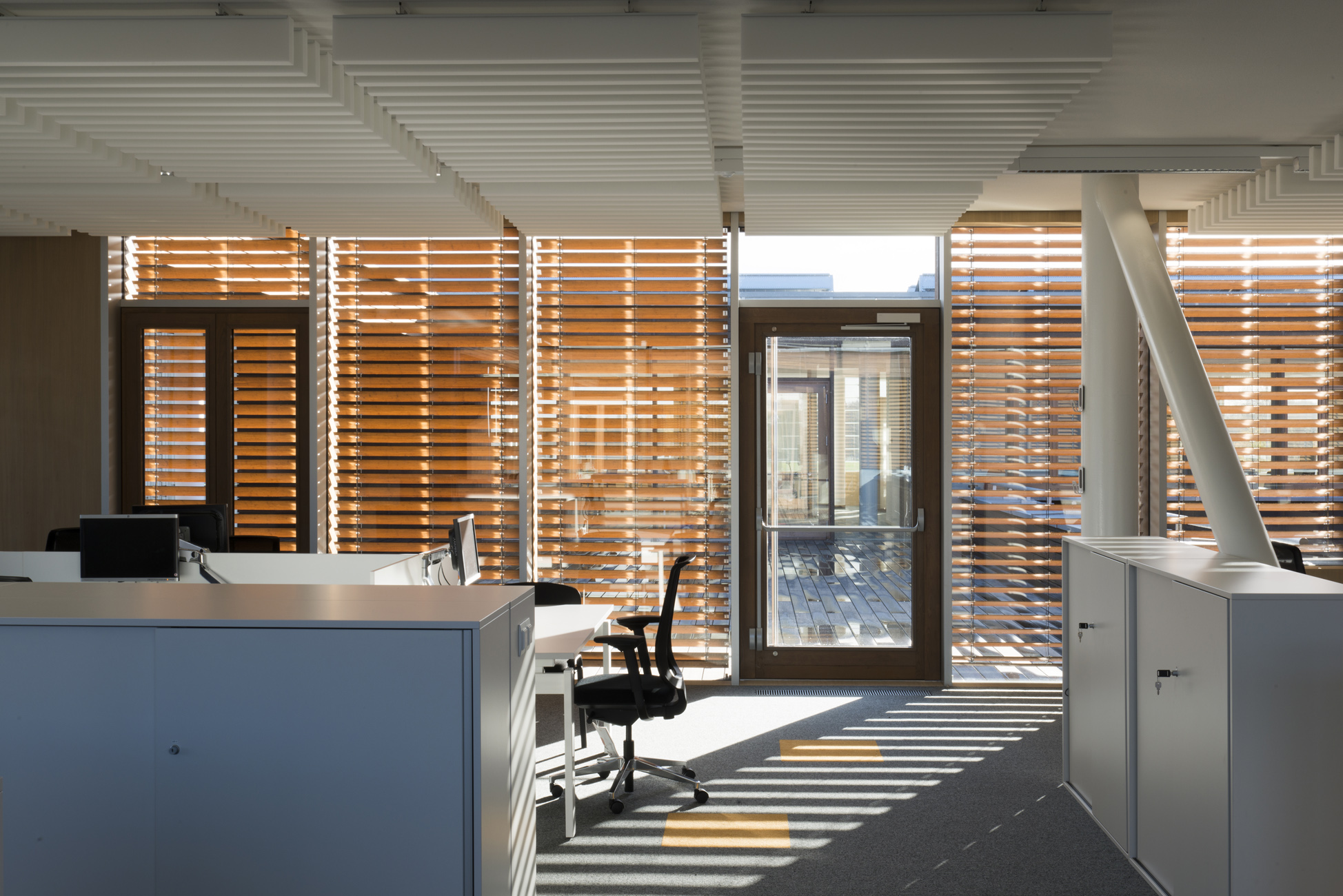 Exterior wooden blinds on thin stretchers [583] filt3rs